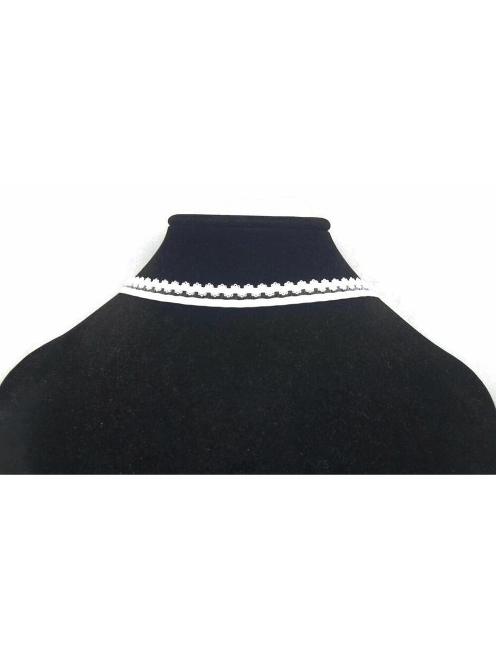 Vintage White and Gold Tone Lacy Choker Necklace.